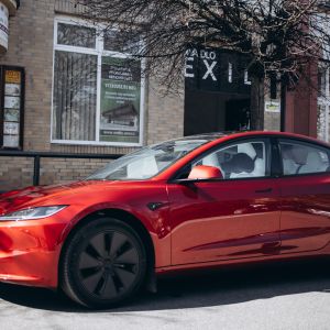 B automat- Tesla model 3